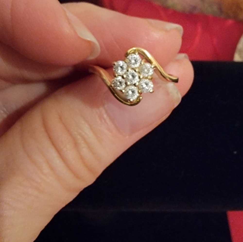 Gold and White Floral Ring. Size 7